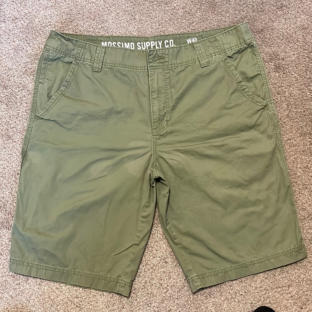 Shorts for men, five pockets and khaki green color